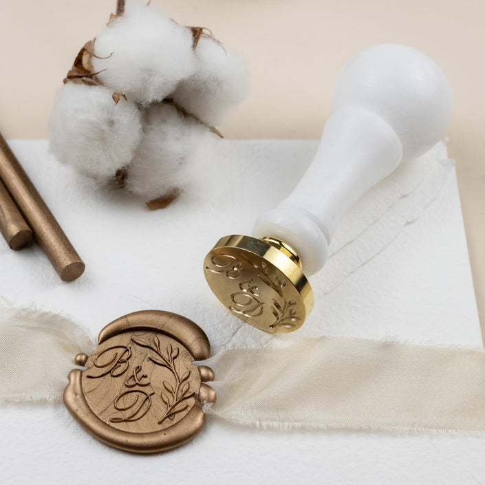 Exclusiver Siegelstempel zur Hochzeit mit Initialen im Design Hanna - Siegelstempel personalisiert