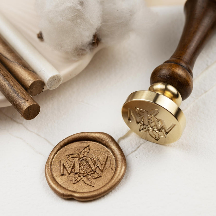 Exclusiver Siegelstempel  personalisiert für Wachssiegel mit 2 Initialen im Design Lina - Siegelstempel personalisiert
