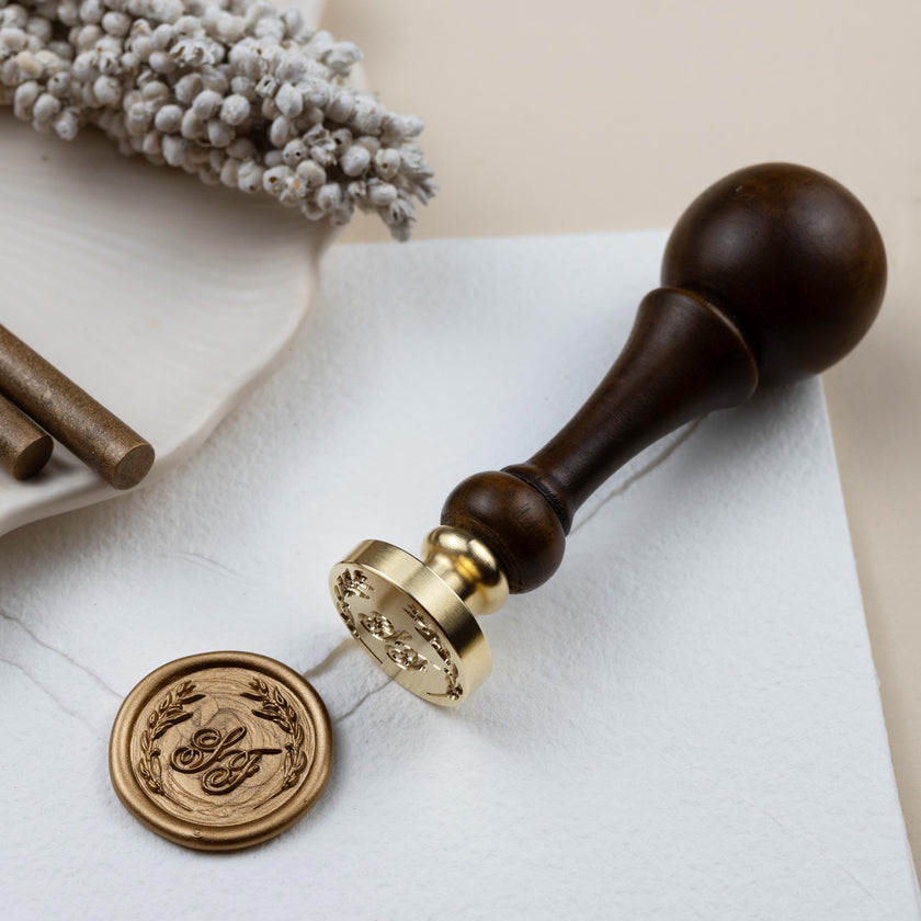 Siegelstempel  personalisiert für Wachssiegel mit 1,2 oder 3 Initialen im Lorbeerkranz - Siegelstempel personalisiert