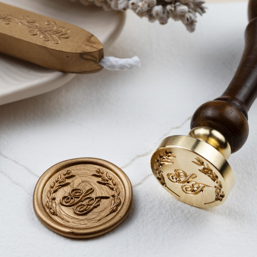 Siegelstempel  personalisiert für Wachssiegel mit 1,2 oder 3 Initialen im Lorbeerkranz - Siegelstempel personalisiert