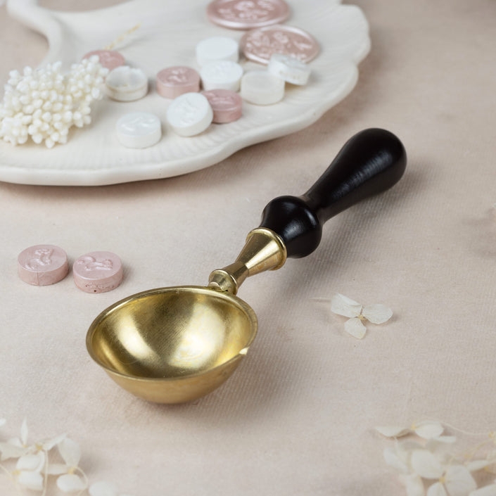 Schmelzlöffel im XXL Format - Siegelstempel personalisiert