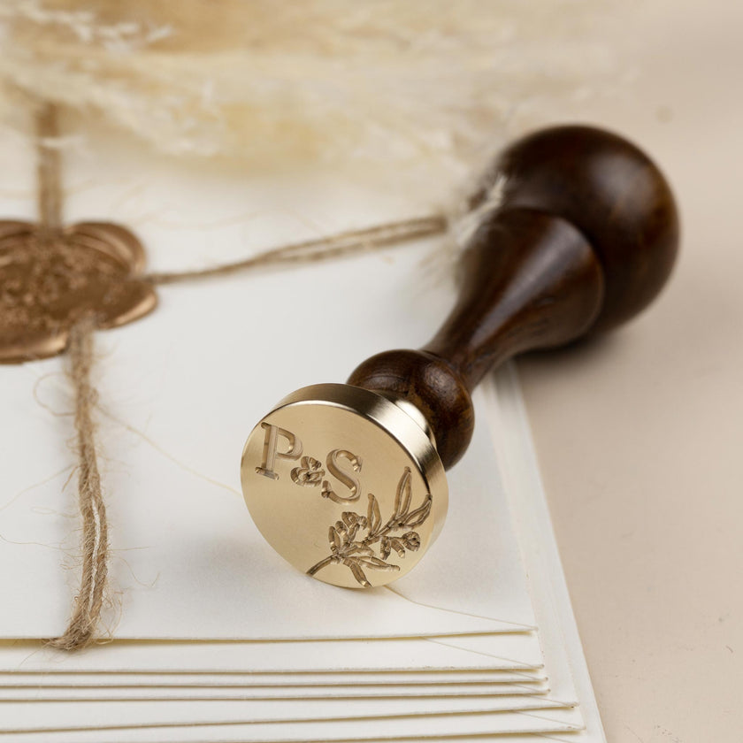 Siegelstempel  personalisiert für Wachssiegel mit 1,2 oder 3 Initialen im Design Emma - Siegelstempel personalisiert