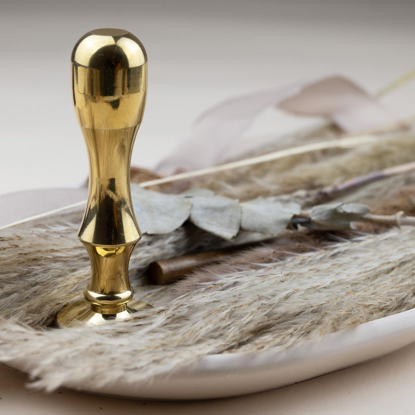 Siegelstempel personalisiert mit Initialen und Text, Design Lucia - Siegelstempel personalisiert