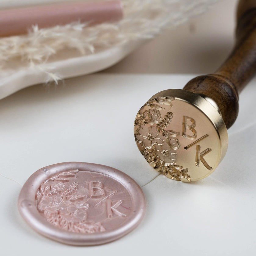 Siegelstempel  personalisiert zur Hochzeit mit Initialen im Design Sophia - Siegelstempel personalisiert