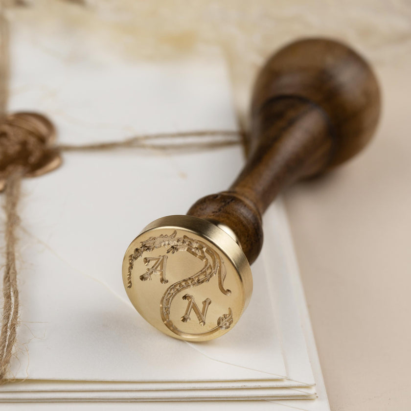Siegelstempel personalisiert mit Initialen Design Drache - Siegelstempel personalisiert