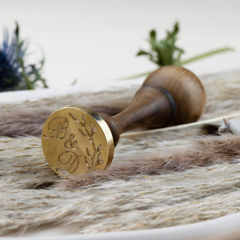 Exclusiver Siegelstempel zur Hochzeit mit Initialen im Design Hanna - Siegelstempel personalisiert