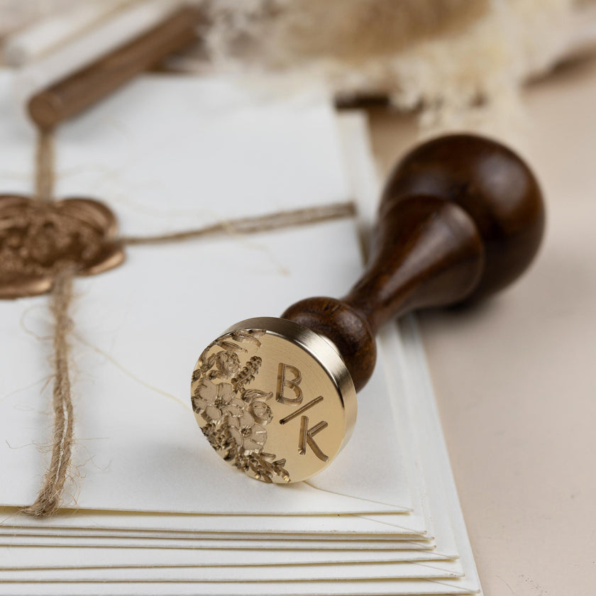 Siegelstempel  personalisiert zur Hochzeit mit Initialen im Design Sophia - Siegelstempel personalisiert