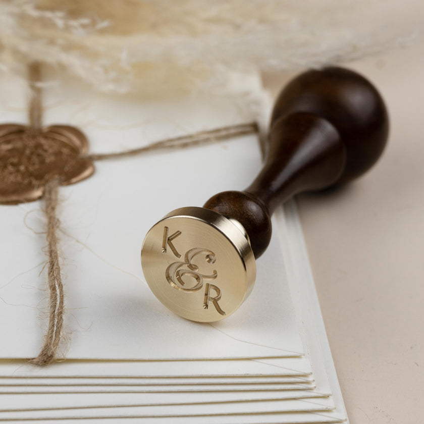 Siegelstempel personalisiert mit Initialen und 