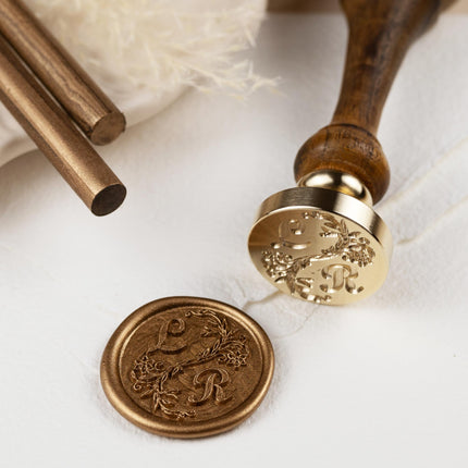 Siegelstempel personalisiert mit 2 Initialen, Design Zierranke - Siegelstempel personalisiert