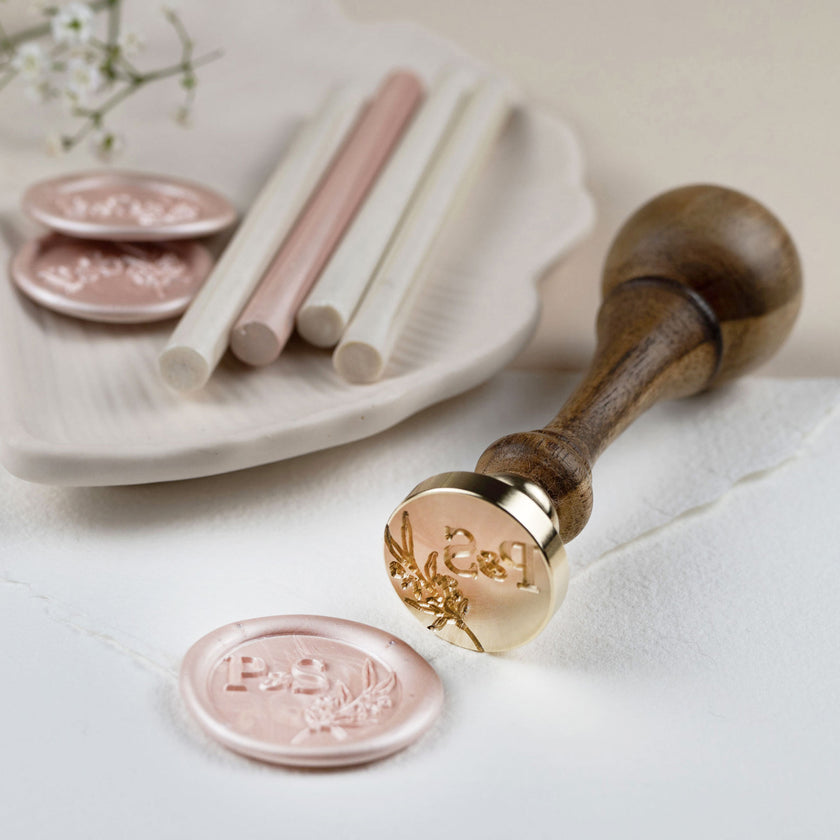 Siegelstempel  personalisiert für Wachssiegel mit 1,2 oder 3 Initialen im Design Emma - Siegelstempel personalisiert