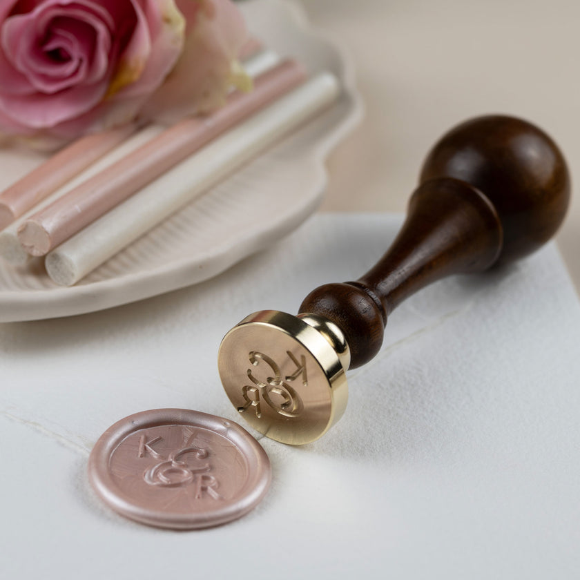 Siegelstempel personalisiert mit Initialen und 