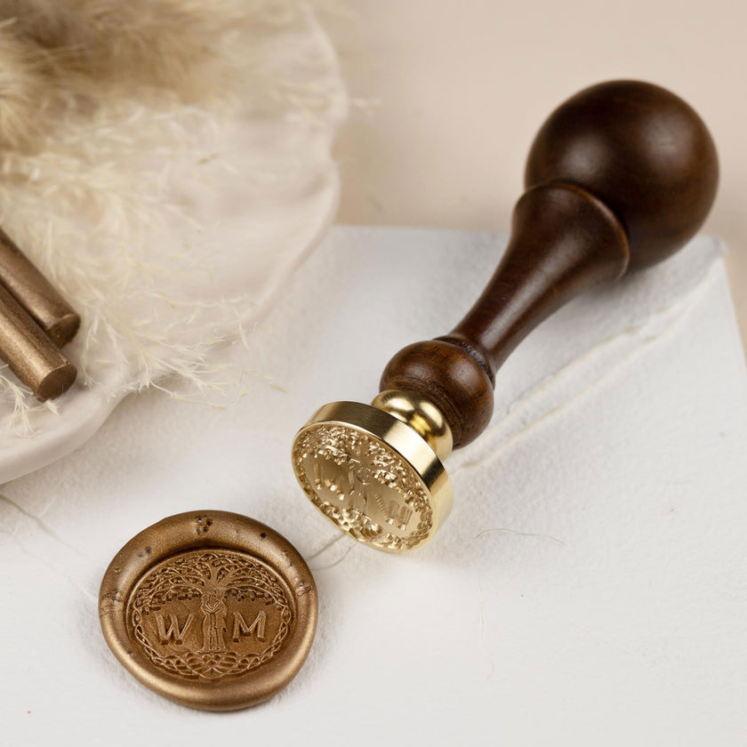 Siegelstempel personalisiert mit Initialen im Design Tree of Life zur Hochzeit Design in Zusammenarbeit mit Mira Lob - Siegelstempel personalisiert