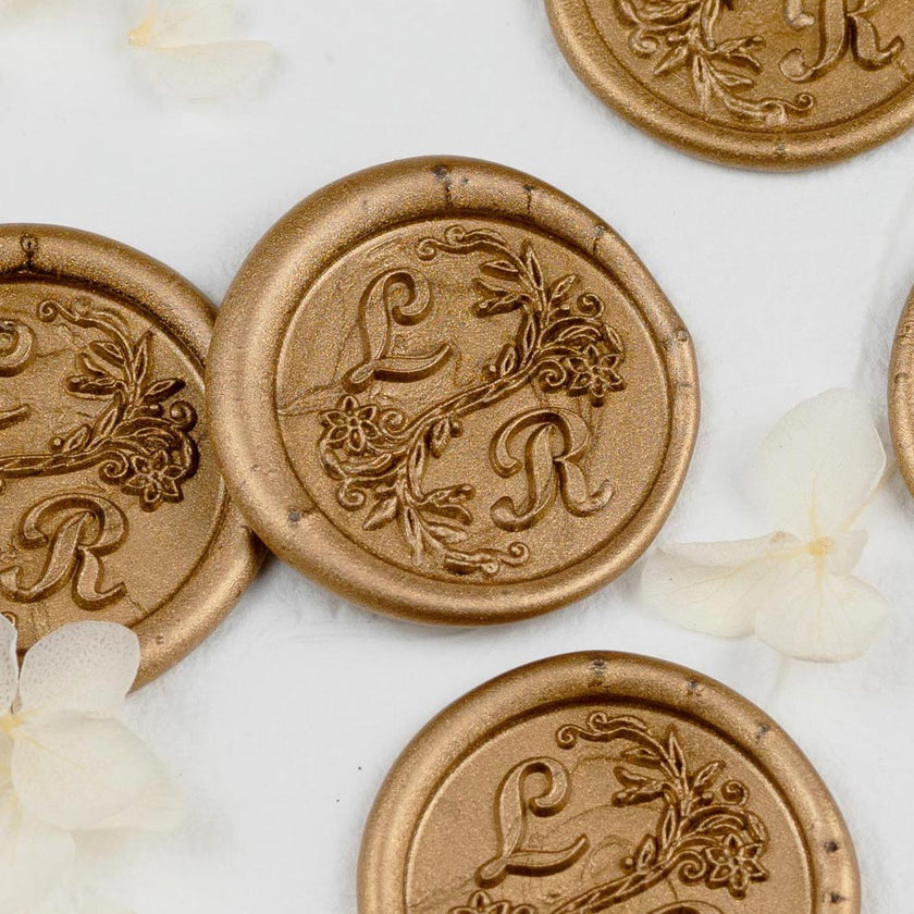 Wachssiegel Design Zierranke mit Initialen selbstklebend - Siegelstempel personalisiert