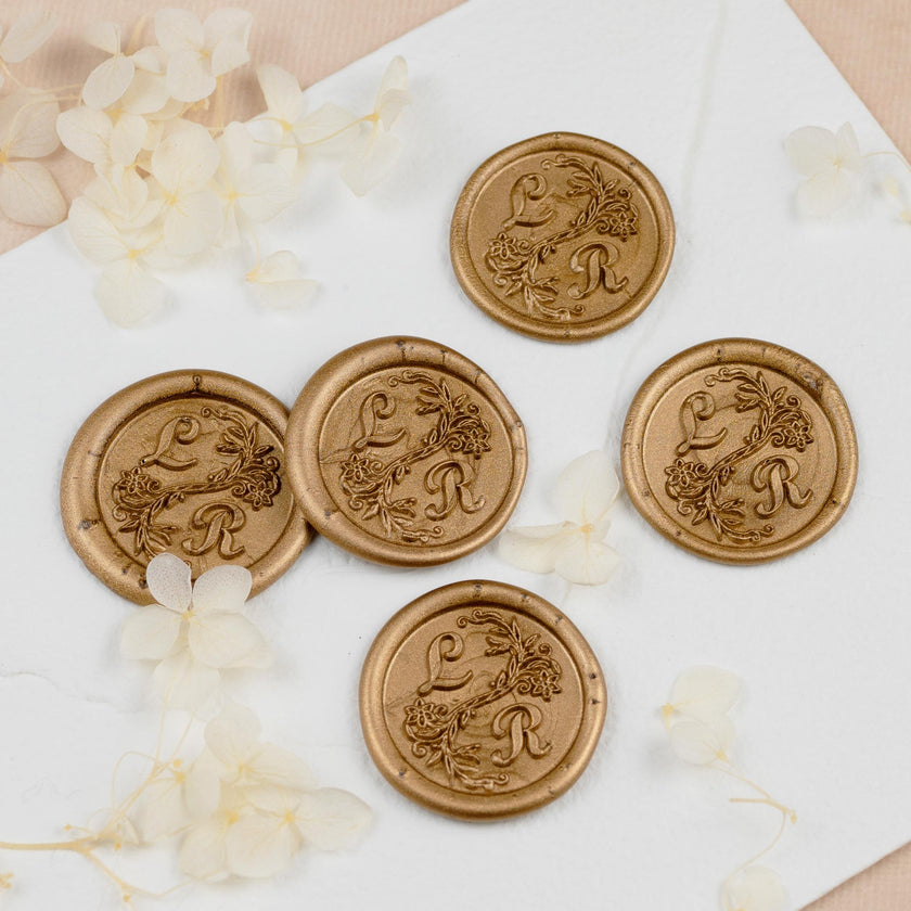 Wachssiegel Design Zierranke mit Initialen selbstklebend - Siegelstempel personalisiert