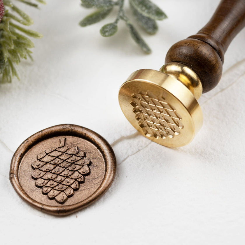 Siegelstempel mit Motiv Zirbelnuss - Siegelstempel personalisiert